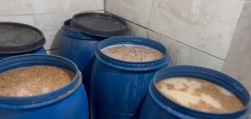 İhbara giden polis şoke oldu: Onlarca varile sığdırmışlar! İlginç manzaraya soruşturma başlatıldı 1